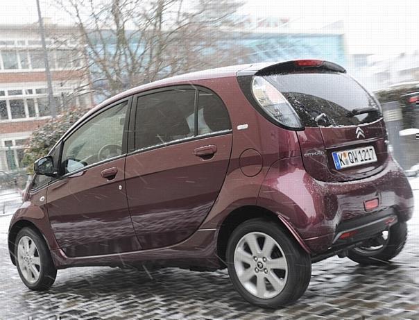 Citroen ist einer der ersten Automobilhersteller, die ein vollwertiges Elektroauto auf den deutschen Markt anbieten. Die ersten C-Zero werden noch im Dezember 2010 ausgeliefert. Foto: UnitedPictures/Auto-Reporter.NET